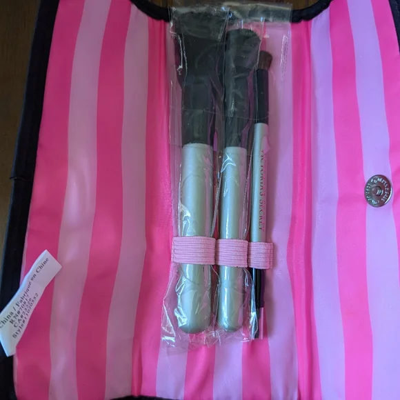 Victoria’s Secret Cosmetic Brush Set - Picture 2 of 9
